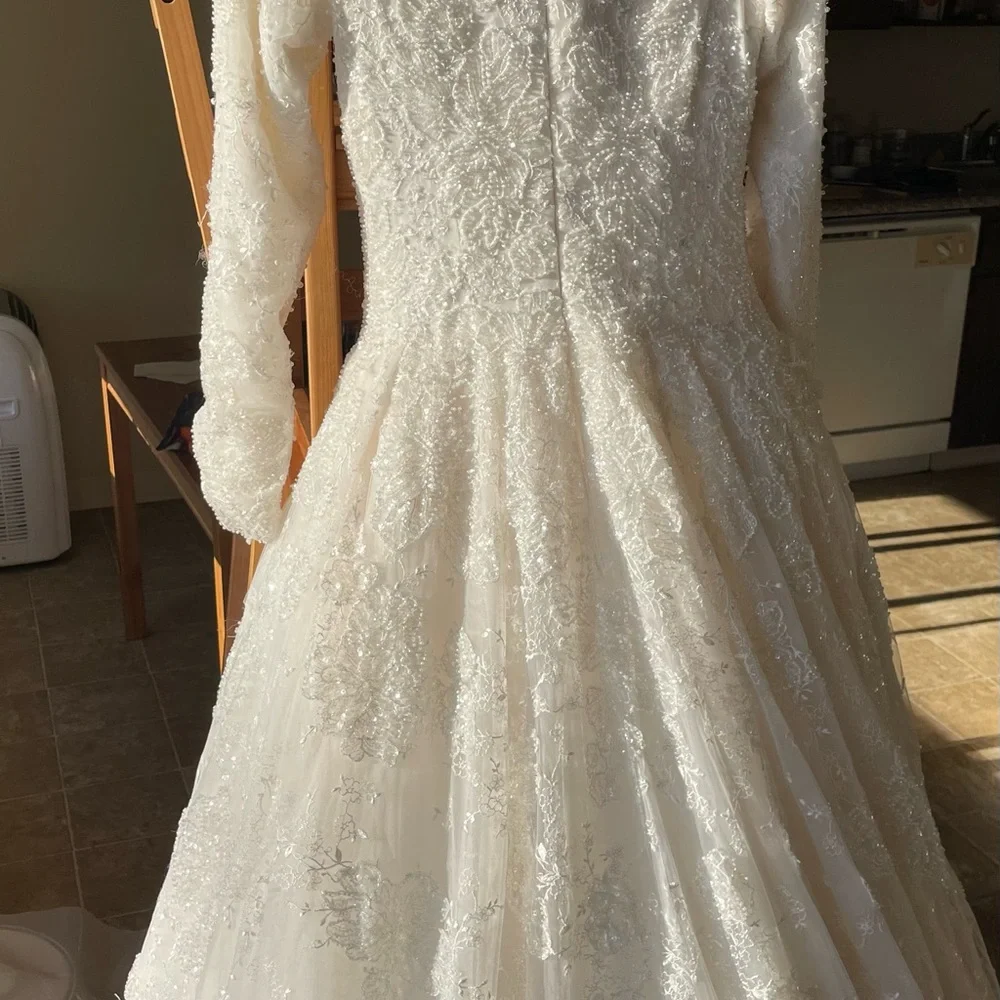 Discontinued Maggie Sottero wedding dress! - Picture 2 of 9